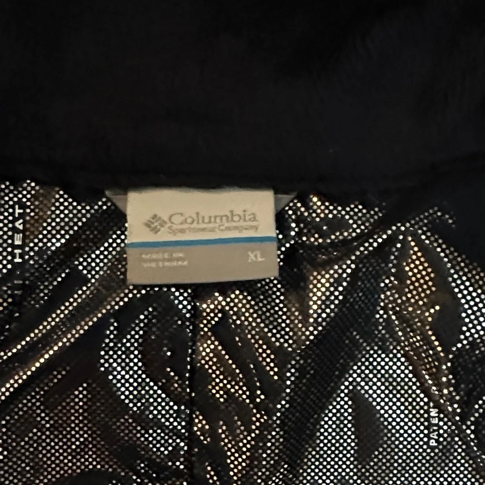 Women’s Columbia Navy Quilted Vest - Picture 3 of 8